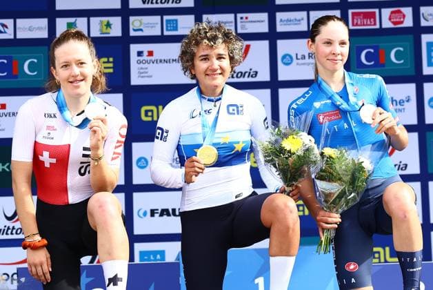Switzerland Anja Grossmann, Spain Paula Ostiz Taco and Italy Chantal Pegolo celebrate on the podium of the Women Junior Road Race at the UEC road European cycling championships, a 62,9 km track in Loriol-sur-Drome, France on Friday 03 October 2025. The European cycling championships Drome-Ardeche takes place from 1 to 5 October, France. DAVIDxPINTENS  x135978922x