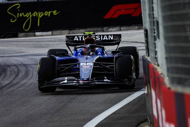 F1 - SINGAPORE GRAND PRIX 2025 55 SAINZ Carlos (spa), Williams Racing FW47, action during the 2025 Formula 1 Singapore Grand Prix, 18th round of the 2025 FIA Formula One World Championship, WM, Weltmeisterschaft from October 3 to 5, 2025 on the Marina Bay Street Circuit, in Singapore - SingaporeSingapore  Copyright: xFLORENTxGOODENx