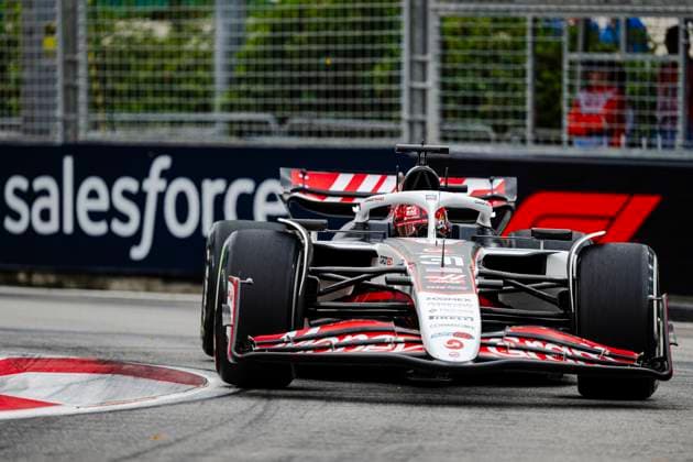 Formula 1 Singapore Grand Prix 2025 Esteban Ocon 31 (FRA) MoneyGram Haas VF-25 during the Formula 1 Singapore Airlines Singapore Grand Prix 2025 at the Marina Bay Street Circuit, Singapore on 3 October 2025 Credit: Jun Da Tan Every Second Media Editorial use only. All images are copyright Every Second Media Limited. No images may be reproduced without prior permission. Copyright: xIMAGO EveryxSecondxMediax ESM-1608-0036 JunxDaxTanx xEveryxSecondxMediax