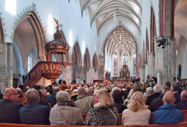 Verleihung des Memminger Freiheitspreises 1525 an den früheren SC Freiburg Trainer Christian Streich in der evangelischen Kirche St. Martin. Die Kirche ist voll besetzt Foto:Eibner Pressefoto Eky Eibner Verleihung des Memminger Freiheitspreises 1525 an den früheren SC Freiburg Trainer Christian Streich Memmingen Copyright: xEibner-Pressefotox EP_EER