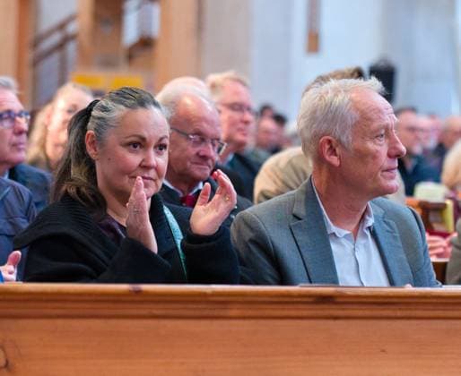 Verleihung des Memminger Freiheitspreises 1525 an den früheren SC Freiburg Trainer Christian Streich in der evangelischen Kirche St. Martin. Christian Streich mit Ehefrau Foto:Eibner Pressefoto Eky Eibner Verleihung des Memminger Freiheitspreises 1525 an den früheren SC Freiburg Trainer Christian Streich Memmingen Copyright: xEibner-Pressefotox EP_EER