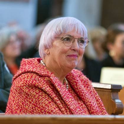 Laudatorin Claudia Roth sagte beim Festakt in der evangelischen Kirche St. Martin, der langjährige Coach des SC Freiburg habe das Stadion zum Lernort der Demokratie gemacht. Foto:Eibner Pressefoto Eky Eibner Verleihung des Memminger Freiheitspreises 1525 an den früheren SC Freiburg Trainer Christian Streich Memmingen Copyright: xEibner-Pressefotox EP_EER