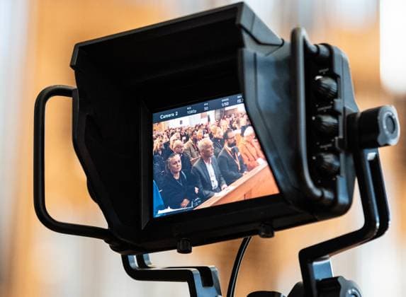 Verleihung des Memminger Freiheitspreises 1525 an den früheren SC Freiburg Trainer Christian Streich in der evangelischen Kirche St. Martin. TV Teams filmten die Verleihung Foto:Eibner Pressefoto Eky Eibner Verleihung des Memminger Freiheitspreises 1525 an den früheren SC Freiburg Trainer Christian Streich Memmingen Copyright: xEibner-Pressefotox EP_EER