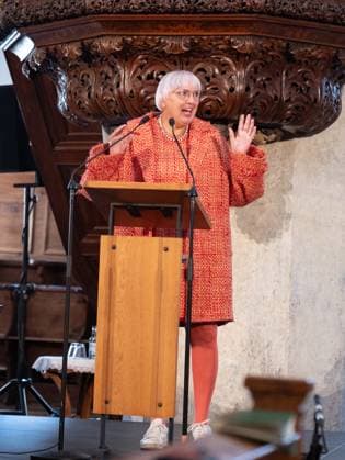 Laudatorin Claudia Roth sagte beim Festakt in der evangelischen Kirche St. Martin, der langjährige Coach des SC Freiburg habe das Stadion zum Lernort der Demokratie gemacht. Foto:Eibner Pressefoto Eky Eibner Verleihung des Memminger Freiheitspreises 1525 an den früheren SC Freiburg Trainer Christian Streich Memmingen Copyright: xEibner-Pressefotox EP_EER