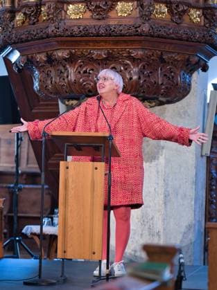 Laudatorin Claudia Roth sagte beim Festakt in der evangelischen Kirche St. Martin, der langjährige Coach des SC Freiburg habe das Stadion zum Lernort der Demokratie gemacht. Foto:Eibner Pressefoto Eky Eibner Verleihung des Memminger Freiheitspreises 1525 an den früheren SC Freiburg Trainer Christian Streich Memmingen Copyright: xEibner-Pressefotox EP_EER