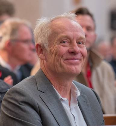 Sport Bilder des Tages Verleihung des Memminger Freiheitspreises 1525 an den früheren SC Freiburg Trainer Christian Streich in der evangelischen Kirche St. Martin. lachender und schmunzelnder Christian Streich Foto:Eibner Pressefoto Eky Eibner Verleihung des Memminger Freiheitspreises 1525 an den früheren SC Freiburg Trainer Christian Streich Memmingen *** Awarding of the Memmingen Freedom Prize 1525 to the former SC Freiburg coach Christian Streich in the Protestant church St Martin laughing and smiling Christian Streich Photo Eibner Press photo Eky Eibner Awarding of the Memmingen Freedom Prize 1525 to the former SC Freiburg coach Christian Streich Memmingen Copyright: xEibner-Pressefotox EP_EER