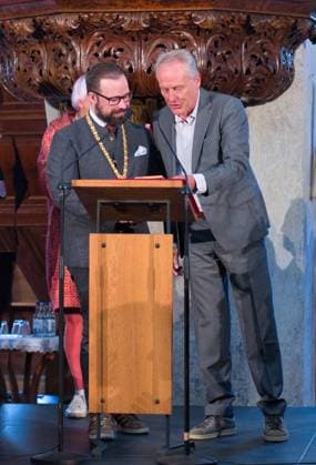 Verleihung des Memminger Freiheitspreises 1525 an den früheren SC Freiburg Trainer Christian Streich in der evangelischen Kirche St. Martin. Übergabe der Urkunden von Oberbürgermeister Jan Rothenbacher Memmingen Foto:Eibner Pressefoto Eky Eibner Verleihung des Memminger Freiheitspreises 1525 an den früheren SC Freiburg Trainer Christian Streich Memmingen Copyright: xEibner-Pressefotox EP_EER