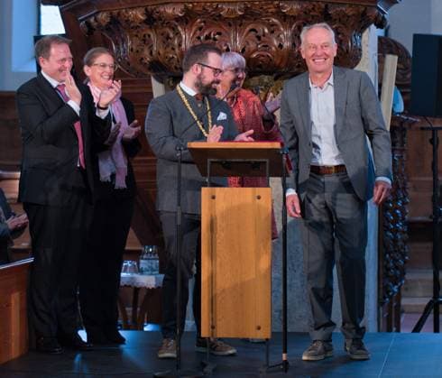 Verleihung des Memminger Freiheitspreises 1525 an den früheren SC Freiburg Trainer Christian Streich in der evangelischen Kirche St. Martin. Übergabe der Urkunden von Oberbürgermeister Jan Rothenbacher Memmingen Foto:Eibner Pressefoto Eky Eibner Verleihung des Memminger Freiheitspreises 1525 an den früheren SC Freiburg Trainer Christian Streich Memmingen Copyright: xEibner-Pressefotox EP_EER