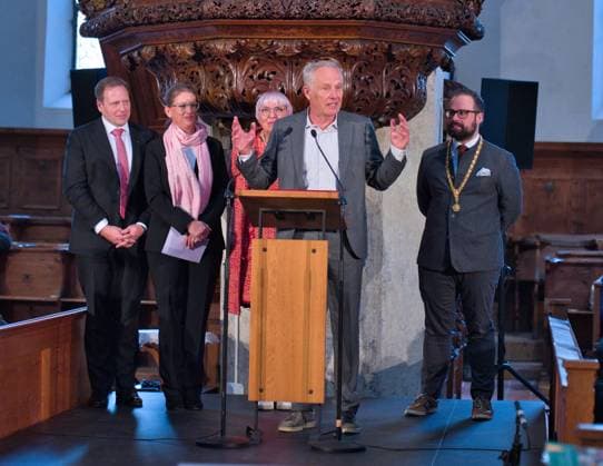 Verleihung des Memminger Freiheitspreises 1525 an den früheren SC Freiburg Trainer Christian Streich in der evangelischen Kirche St. Martin. Christian Streich mit einer kleinen Rede Foto:Eibner Pressefoto Eky Eibner Verleihung des Memminger Freiheitspreises 1525 an den früheren SC Freiburg Trainer Christian Streich Memmingen Copyright: xEibner-Pressefotox EP_EER