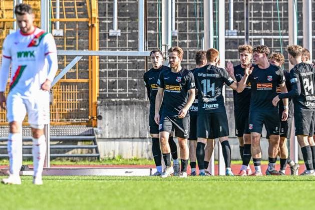 FC Augsburg II gegen Hankofen-Hailing 03.10.2025 Jubel bei Hankofen nach dem 1:0 durch Elfmeter , Augsburg, 03.10..2025 - 12. Spieltag der Regionalliga Bayern, FC Augsburg II gegen Hankofen-Hailing, Augsburg Rosenaustadion Copyright: xBEAUTIFULxSPORTS Märklx