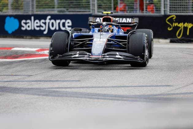 Formula 1, Singapore Grand Prix 2025, Friday Practice 1, Singapore - 03 Oct. Carlos Sainz of Spain drives the (55) Williams Racing FW47 Mercedes during practice session one ahead of the F1 Grand Prix of Singapore at the Marina Bay Street Circuit. Singapore Singapore Copyright: xGeorgexHitchensx xSOPAxImagesx ghsingaporegp25_fp1_16