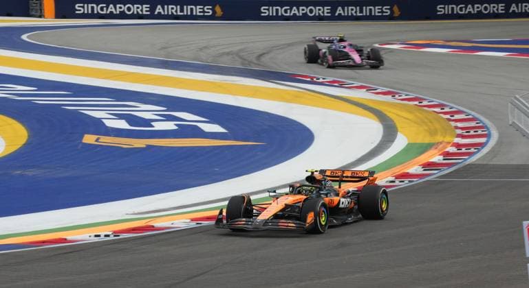 FORMULA 1 SINGAPORE AIRLINES SINGAPORE GRAND PRIX 2025 03.10.2025, Marina Bay Street Circuit, Singapore, FORMULA 1 SINGAPORE AIRLINES SINGAPORE GRAND PRIX 2025 , im Bild Lando Norris (GBR), McLaren F1 Team
