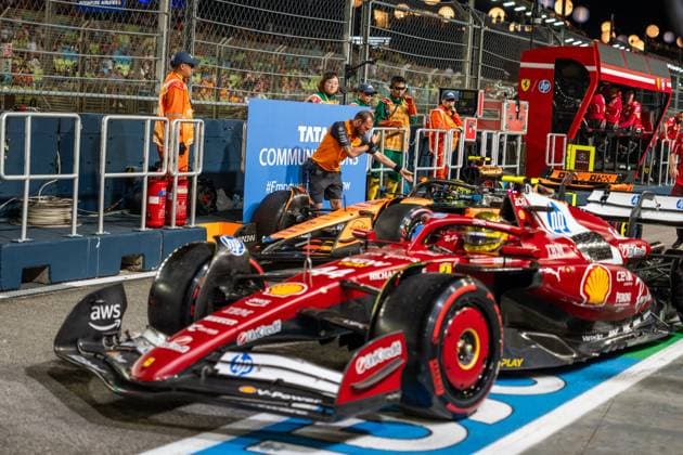 Sport Bilder des Tages Singapore Grand Prix 2025 - Practice Day Lando Norris (Gbr) of McLaren Racing 4 after his pitlane crash with Charles Leclerc (Mon) of Scuderia Ferrari 16 on Friday during Formula 1 Singapore Airlines Singapore Grand Prix 2025 at the Marina Bay Street Circuit on October 3, 2025. Photo by Antoine Lapeyre ABACAPRESS.COM Singapore Singapore  Copyright: xLapeyrexAntoine ABACAx