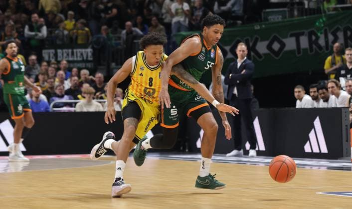Rejean Boogie Ellis, Eli Brooks Zweikampf Spielszene Aktion Basketball BBL Bundesliga Herren Saison 2025 2026 03.10.2025 ALBA Berlin vs Gladiators Trier