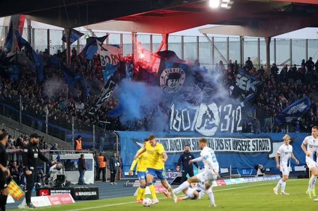 Braunschweig vs. Paderborn, 2. BL Braunschweig, 03.10.2025, FUßBALL - Eintracht Braunschweig vs. SC Paderborn, 2. BL, Saison 2025 26. SC Paderborn Fanblock Braunschweig