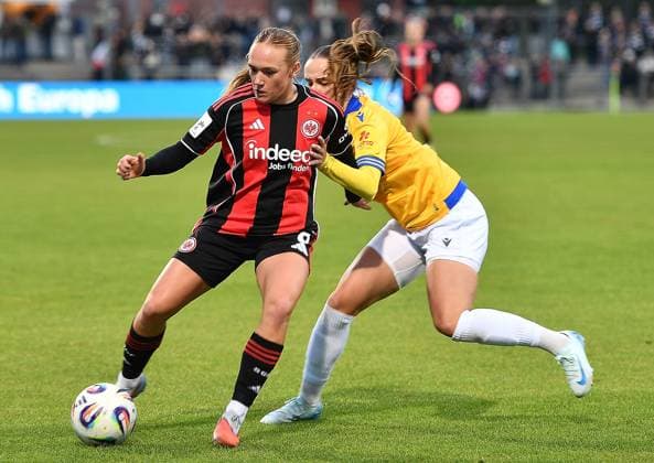 03.10.2025, xhbx, Fussball Google Pixel Frauen-Bundesliga, Eintracht Frankfurt - Carl Zeiss Jena v.l. Lisanne Gräwe (Eintracht Frankfurt Damen), Rieke Tietz (FC Carl Zeiss Jena) (DFL DFB REGULATIONS PROHIBIT ANY USE OF PHOTOGRAPHS as IMAGE SEQUENCES and or QUASI-VIDEO) Frankfurt am Main