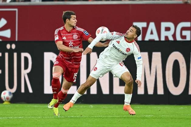 03.10.2025, Fussball: 2. Bundesliga, Saison 2025 2026, 08. Spieltag, Fortuna Duesseldorf - 1. FC Nuernberg in der Merkur-Spiel Arena in Duesseldorf. Zweikampf zwischen Tim Oberdorf (Fortuna Duesseldorf, 15) und Rafael Lubach (1. FC Nuernberg, 18). Wichtiger Hinweis: Gemaess den Vorgaben der DFL Deutsche Fussball Liga bzw. des DFB Deutscher Fussball-Bund ist es untersagt, in dem Stadion und oder vom Spiel angefertigte Fotoaufnahmen in Form von Sequenzbildern und oder videoaehnlichen Fotostrecken zu verwerten bzw. verwerten zu lassen. Foto: Kirchner-Media Thomas Haesler