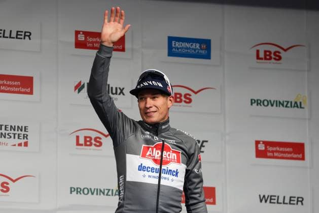 Ziel des Radrennens durch das Münsterland ist auf dem Schlossplatz in Münster. Siegerehrung - Vorjahressieger Jasper Philipsen aus Belgien hat erneut den Münsterland Giro der Radprofis gewonnen. Münster, Nordrhein-Westfalen, DEU, Deutschland, 03.10.2025 Sparkassen Münsterland Giro.