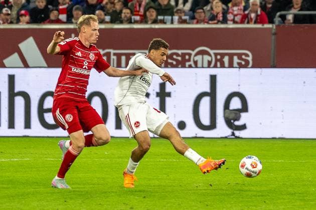 03.10.2025, Fussball: 2. Bundesliga, Saison 2025 2026, 08. Spieltag, Fortuna Duesseldorf - 1. FC Nuernberg in der Merkur-Spiel Arena in Duesseldorf. Rafael Lubach (1. FC Nuernberg, 18) erzielt das Tor zum 1:0. Wichtiger Hinweis: Gemaess den Vorgaben der DFL Deutsche Fussball Liga bzw. des DFB Deutscher Fussball-Bund ist es untersagt, in dem Stadion und oder vom Spiel angefertigte Fotoaufnahmen in Form von Sequenzbildern und oder videoaehnlichen Fotostrecken zu verwerten bzw. verwerten zu lassen. Foto: Kirchner-Media Thomas Haesler