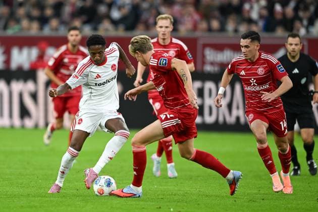 03.10.2025, Fussball: 2. Bundesliga, Saison 2025 2026, 08. Spieltag, Fortuna Duesseldorf - 1. FC Nuernberg in der Merkur-Spiel Arena in Duesseldorf. Zweikampf zwischen Pape Demba Diop (1. FC Nuernberg, 20) und Jesper Daland (Fortuna Duesseldorf, 02). Wichtiger Hinweis: Gemaess den Vorgaben der DFL Deutsche Fussball Liga bzw. des DFB Deutscher Fussball-Bund ist es untersagt, in dem Stadion und oder vom Spiel angefertigte Fotoaufnahmen in Form von Sequenzbildern und oder videoaehnlichen Fotostrecken zu verwerten bzw. verwerten zu lassen. Foto: Kirchner-Media Thomas Haesler
