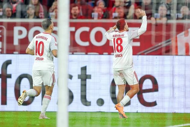 03.10.2025, Fußball, Fortuna Düsseldorf - 1.FC Nürnberg, 2. Fußball Bundesliga, Merkur Spiel-Arena, Saison 2025 2026: Torjubel nach dem Tor zum 1:0 durch Torschütze Rafael Lubach (1FC Nuernberg 18) zusammen mit Julian Justvan (1FC Nuernberg 10) DFB regulations prohibit any use of photographs as image sequences and or quasi-video. Nordrhein-Westfalen Deutschland