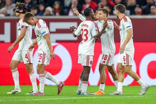 03.10.2025, Fußball, Fortuna Düsseldorf - 1.FC Nürnberg, 2. Fußball Bundesliga, Merkur Spiel-Arena, Saison 2025 2026: Torjubel nach dem Tor zum 1:0 durch Torschütze Rafael Lubach (1FC Nuernberg 18) zusammen mit Mohamed AlÃ¬ Zoma (1FC Nuernberg 23) DFB regulations prohibit any use of photographs as image sequences and or quasi-video. Nordrhein-Westfalen Deutschland