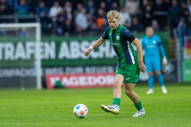 03.10.2025, xkwix, Fußball, Regionalliga West, FC Gütersloh - SC Wiedenbrück, Ohlendorf Stadion im Heidewald: Leo Weichert ( FC Gütersloh 36 ) NRW Deutschland