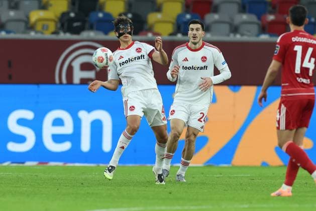 GER, 2. FBL. Fortuna Duesseldorf vs. 1. FC Nuernberg 03.10.2025, Merkur Spiel-Arena, Duesseldorf, GER, 2. FBL. Fortuna Duesseldorf vs. 1. FC Nuernberg, im Bild: Fabio Gruber (1. FC Nuernberg 4), mit Maske