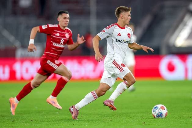 03.10.2025, Fußball, Fortuna Düsseldorf - 1.FC Nürnberg, 2. Fußball Bundesliga, Merkur Spiel-Arena, Saison 2025 2026: Finn Becker (1FC Nuernberg 25) DFB regulations prohibit any use of photographs as image sequences and or quasi-video. Nordrhein-Westfalen Deutschland