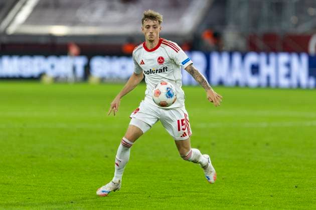 2. Fussball Bundesliga, Fortuna Düsseldorf - 1. FC Nürnberg; 03.10.2025 Tim Drexler (1. FC Nürnberg, 15). 2. Fußball Bundesliga, Fortuna Düsseldorf - 1. FC Nürnberg, 8. Spieltag, am 03.10.2025, Merkur Spiel-Arena, Düsseldorf. DFL regulations prohibit any use of photographs as image sequences and or quasi-video