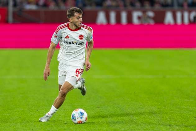 2. Fussball Bundesliga, Fortuna Düsseldorf - 1. FC Nürnberg; 03.10.2025 Adam Markhiyev (1. FC Nürnberg, 6). 2. Fußball Bundesliga, Fortuna Düsseldorf - 1. FC Nürnberg, 8. Spieltag, am 03.10.2025, Merkur Spiel-Arena, Düsseldorf. DFL regulations prohibit any use of photographs as image sequences and or quasi-video