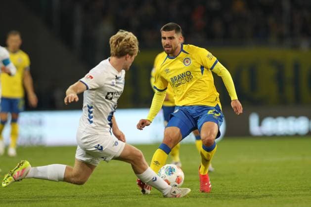 03.10.2025, xtgx, Fussball 2. Bundesliga, Eintracht Braunschweig -SC Paderborn 07 v.l. Fabio Di Michele Sanchez (Braunschweig, 22) (DFL DFB REGULATIONS PROHIBIT ANY USE OF PHOTOGRAPHS as IMAGE SEQUENCES and or QUASI-VIDEO) Braunschweig