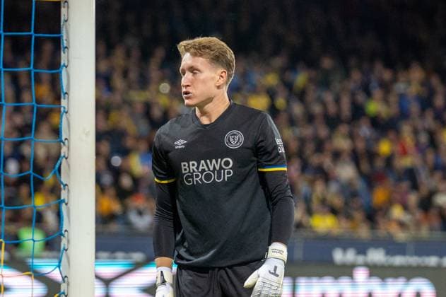 Deutschland: Fussball 2. Liga, 8. Spieltag 2025 2026, Eintracht Braunschweig vs SC Paderborn 07 am 03.10. in Braunschweig (Eintracht-Stadion): Ron-Thorben Hoffmann (Eintracht Braunschweig 1) atmet durch