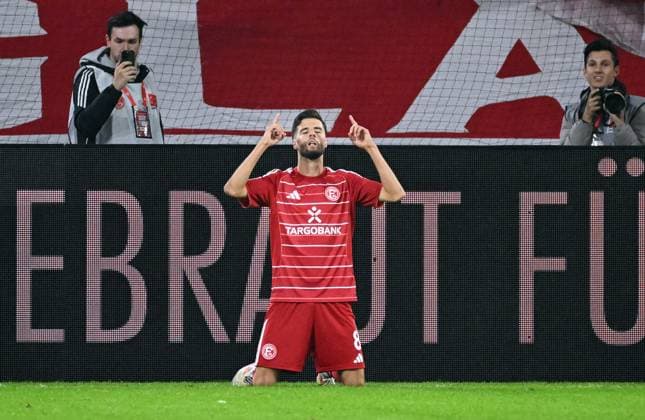 Fussball, 2. Bundesliga, Deutschland, Herren, Saison 2025 2026, 8. Spieltag, Merkur-Spiel-Arena Düsseldorf, Fortuna Düsseldorf - FC Nürnberg; Jubel Anouar El Azzouzi (F95) nach seinem Tor zum 1:1. Jubel, Freude, Aktion.