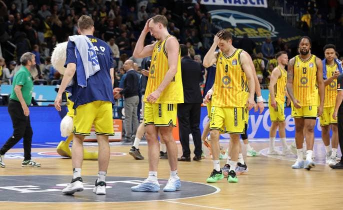 Alba Mannschaft enttäuscht nach Spielende Enttäuschung Basketball BBL Bundesliga Herren Saison 2025 2026 03.10.2025 ALBA Berlin vs Gladiators Trier