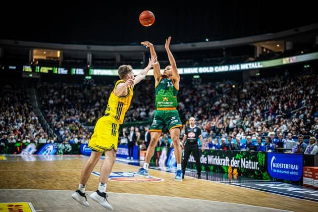 Basketball Berlin 03.10.2025 Saison 2025 2026 EasyCredit BBL 1. Bundesliga Hauptrunde Alba Berlin - VET-CONCEPT Gladiators Trier Jordan Roland (Trier, No.15)