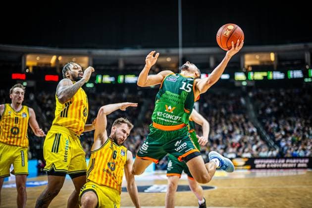 Basketball Berlin 03.10.2025 Saison 2025 2026 EasyCredit BBL 1. Bundesliga Hauptrunde Alba Berlin - VET-CONCEPT Gladiators Trier Jordan Roland (Trier, No.15)
