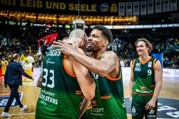 Basketball Berlin 03.10.2025 Saison 2025 2026 EasyCredit BBL 1. Bundesliga Hauptrunde Alba Berlin - VET-CONCEPT Gladiators Trier Maik Zirbes (Trier, No.33) Urald King (Trier, No.20)