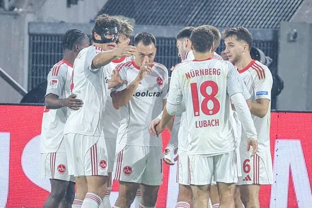 03.10.2025, Fußball, Fortuna Düsseldorf - 1.FC Nürnberg, 2. Fußball Bundesliga, Merkur Spiel-Arena, Saison 2025 2026: Torjubel nach dem Tor zum 2:1 durch Torschütze Julian Justvan (1FC Nuernberg 10) nach Elfmeter DFB regulations prohibit any use of photographs as image sequences and or quasi-video. Nordrhein-Westfalen Deutschland