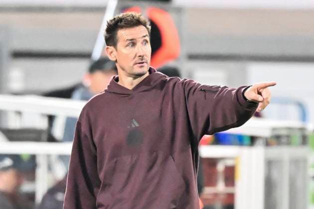 Miroslav Klose (Nuernberg) Mimik starker Gesichtsausdruck Emotion. Gestik Geste gestikuliert 03.10.2025 Fussball Fortuna Duesseldorf vs 1. FC Nuernberg , Merkur Spiel-Arena, Duesseldorf, DFB DFL REGULATIONS PROHIBIT ANY USE OF PHOTOGRAPHS AS IMAGE SEQUENCES AND OR QUASI-VIDE
