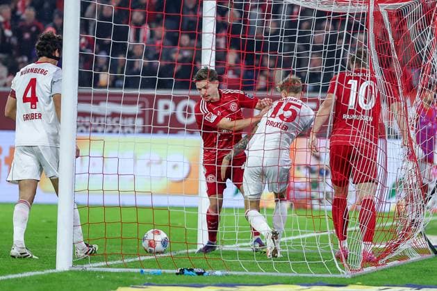 03.10.2025, Fußball, Fortuna Düsseldorf - 1.FC Nürnberg, 2. Fußball Bundesliga, Merkur Spiel-Arena, Saison 2025 2026: Torjubel nach dem Tor zum 2:2 durch Torschütze Christian Rasmussen (Fortuna Düsseldorf 10) DFB regulations prohibit any use of photographs as image sequences and or quasi-video. Nordrhein-Westfalen Deutschland