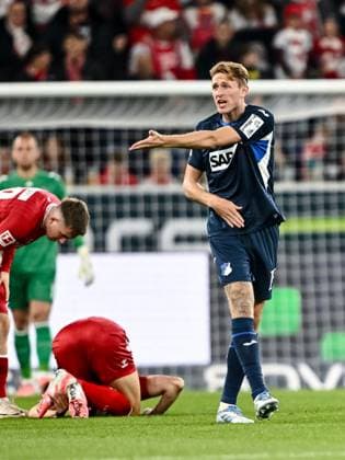 Wouter Burger (1899 Hoffenheim) gestikuliert, gestik waehrend des spiels der Bundesliga zwischen TSG Hoffenheim und 1. FC Köln, PreZero Arena am 03. October 2025 in Sinsheim, Deutschland. (Foto von Harry Langer DeFodi Images) +++ Wouter Burger (1899 Hoffenheim) gestures during the Bundesliga match between TSG Hoffenheim and 1. FC Köln at PreZero Arena on October 3, 2025 in Sinsheim, Germany. (Photo by Harry Langer DeFodi Images) DFL regulations prohibit any use of photographs as image sequences and or quasi-video. (Photo by Harry Langer DeFodi Images) DFL regulations prohibit any use of photographs as image sequences and or quasi-video. Wouter Burger 1899 Hoffenheim gestures, gestures during the Bundesliga match between TSG Hoffenheim and 1 FC Köln, PreZero Arena on October 03 2025 in Sinsheim, Germany Photo by Harry Langer DeFodi Images Wouter Burger 1899 Hoffenheim gestures during the Bundesliga match between TSG Hoffenheim and 1 FC Köln at PreZero Arena on October 3, 2025 in Sinsheim, Germany Photo by Harry Langer DeFodi Images DFL regulations prohibit any use of photographs as image sequences and or quasi video Photo by Harry Langer DeFodi Images DFL regulations prohibit any use of photographs as image sequences and or quasi video