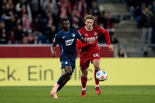 1. Fußball Bundesliga: TSG 1899 Hoffenheim - 1. FC Köln; 03.10.2025 Zweikampf Bazoumana Toure (TSG 1899 Hoffenheim, 29), Sebastian Sebulonsen (1. FC Köln, 28) 1. Fußball Bundesliga, TSG 1899 Hoffenheim - 1. FC Köln, Sinsheim, PREZERO Arena am 03.10.2025 DFL REGULATIONS PROHIBIT ANY USE OF PHOTOGRAPHS AS IMAGE SEQUENCES AND OR QUASI-VIDEO. Copyright: xBEAUTIFULxSPORTS Wunderlx