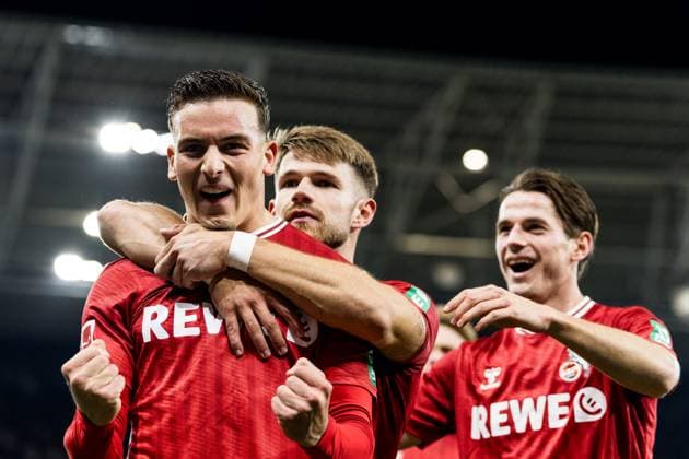 1. Fußball Bundesliga: TSG 1899 Hoffenheim - 1. FC Köln; 03.10.2025 Jubel zum 0:1 durch Said El Mala (1. FC Köln, 13), Tor, Torjubel Jan Thielmann (1. FC Köln, 29), Jakub Kaminski (1. FC Köln, 16) 1. Fußball Bundesliga, TSG 1899 Hoffenheim - 1. FC Köln, Sinsheim, PREZERO Arena am 03.10.2025 DFL REGULATIONS PROHIBIT ANY USE OF PHOTOGRAPHS AS IMAGE SEQUENCES AND OR QUASI-VIDEO. Copyright: xBEAUTIFULxSPORTS Wunderlx