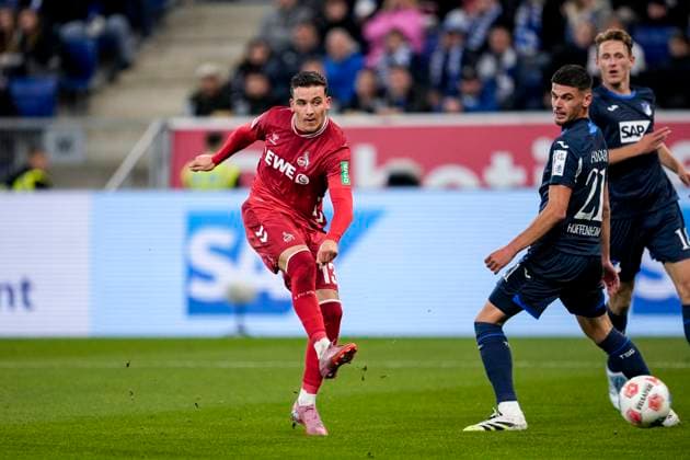 v.li.: Torschütze Said El Mala (Köln, 13) zieht ab, Albian Hajdari (Hoffenheim, 21) und Wouter Burger (Hoffenheim, 18) können nur zuschauen, erzielt das Tor zum 0:1, Treffer, Torerfolg, Highlight, Action, Aktion, Spielszene, 03.10.2025, Sinsheim (Deutschland), Fussball, Bundesliga, TSG 1899 Hoffenheim - 1. FC Köln, DFB DFL REGULATIONS PROHIBIT ANY USE OF PHOTOGRAPHS AS IMAGE SEQUENCES AND OR QUASI-VIDEO.