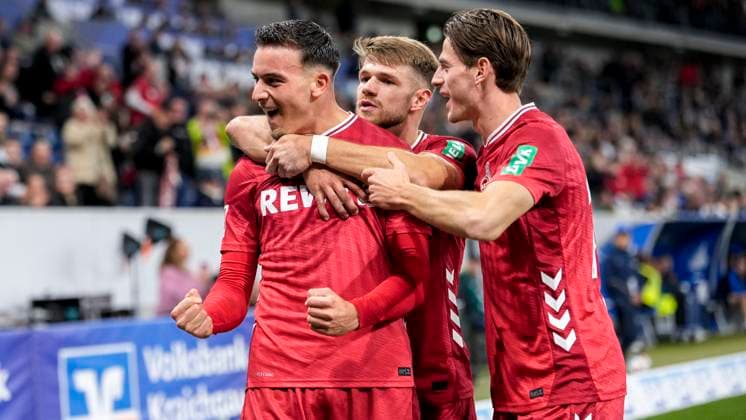 v.li.: Torschütze Said El Mala (Köln, 13), Jan Uwe Thielmann (Köln, 29), Jakub Kaminski (Köln, 16), Spieler vom 1. FC Köln, jubeln über das Tor zum 0:1, Jubel, Torjubel, Torerfolg, celebrate the goal, goal, celebration, jubelt ueber das Tor, Freuen, Freude, freut sich, optimistisch, positiv, Spielszene, Highlight, Action, Aktion, 03.10.2025, Sinsheim (Deutschland), Fussball, Bundesliga, TSG 1899 Hoffenheim - 1. FC Köln, DFB DFL REGULATIONS PROHIBIT ANY USE OF PHOTOGRAPHS AS IMAGE SEQUENCES AND OR QUASI-VIDEO.