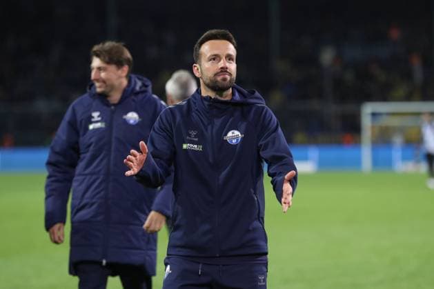 03.10.2025, xtgx, Fussball 2. Bundesliga, Eintracht Braunschweig -SC Paderborn 07 v.l. Ralf Kettemann (Paderborn, Trainer) Jubel ueber den Sieg, Jubel nach Spielende (DFL DFB REGULATIONS PROHIBIT ANY USE OF PHOTOGRAPHS as IMAGE SEQUENCES and or QUASI-VIDEO) Braunschweig
