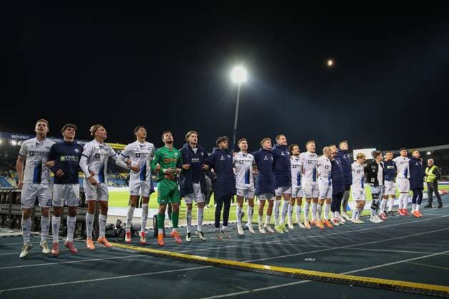 03.10.2025, xtgx, Fussball 2. Bundesliga, Eintracht Braunschweig -SC Paderborn 07 v.l. Paderborn Jubel ueber den Sieg, Jubel nach Spielende (DFL DFB REGULATIONS PROHIBIT ANY USE OF PHOTOGRAPHS as IMAGE SEQUENCES and or QUASI-VIDEO) Braunschweig