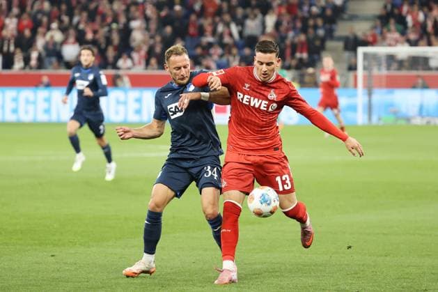 03.10.2025, xtvx, Fussball 1.Bundesliga, TSG 1899 Hoffenheim - 1.FC Köln v.l. Zweikampf, Duell, duel, tackle, compete Vladimir Coufal (TSG 1899 Hoffenheim) Said El Mala (1. FC Koeln) (DFL DFB REGULATIONS PROHIBIT ANY USE OF PHOTOGRAPHS as IMAGE SEQUENCES and or QUASI-VIDEO) Sinsheim