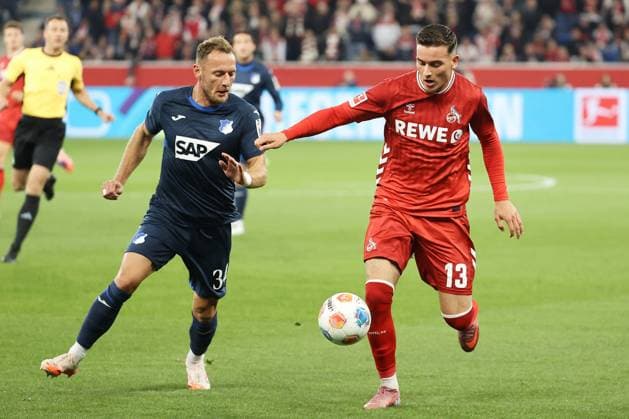03.10.2025, xtvx, Fussball 1.Bundesliga, TSG 1899 Hoffenheim - 1.FC Köln v.l. Zweikampf, Duell, duel, tackle, compete Vladimir Coufal (TSG 1899 Hoffenheim) Said El Mala (1. FC Koeln) (DFL DFB REGULATIONS PROHIBIT ANY USE OF PHOTOGRAPHS as IMAGE SEQUENCES and or QUASI-VIDEO) Sinsheim